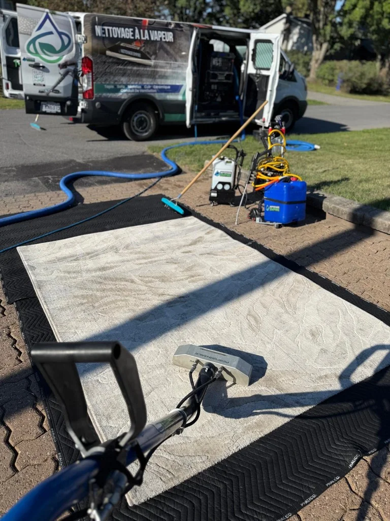 Camion et équipement en action