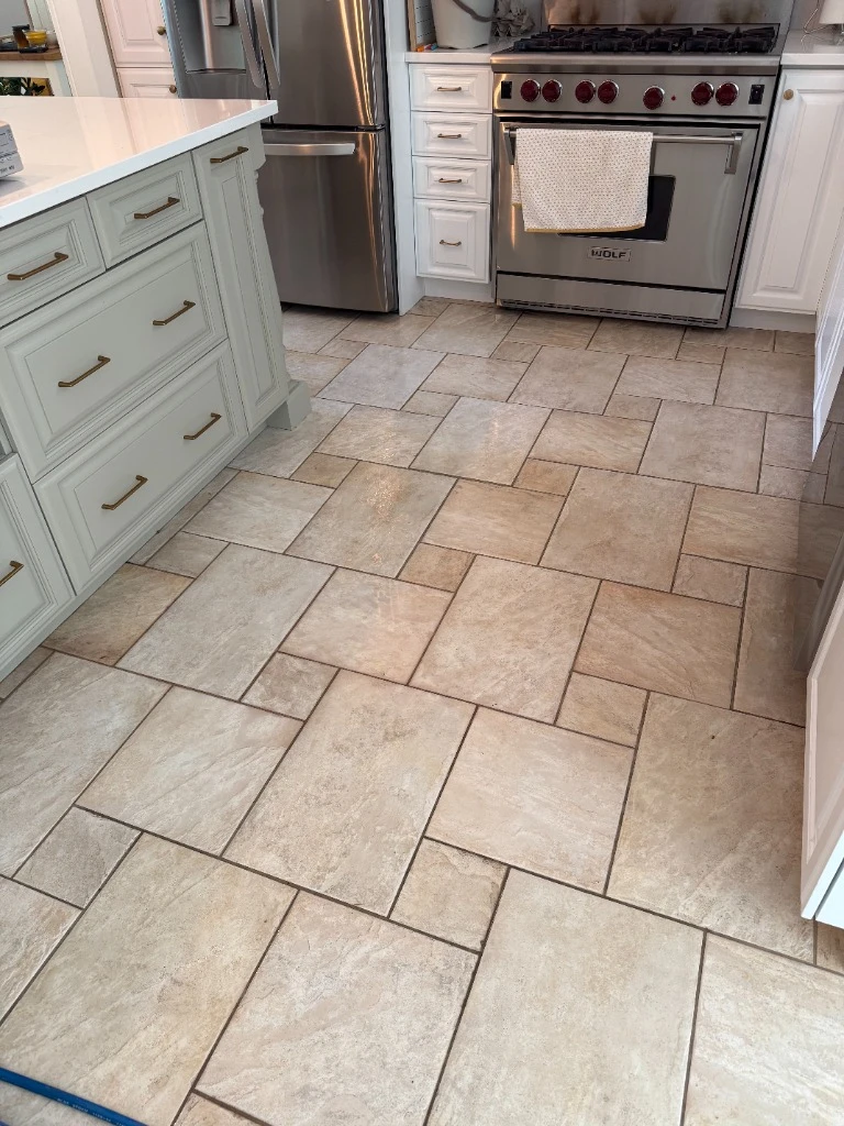 Nettoyage professionnel plancher céramique Laval - Groupe Empire