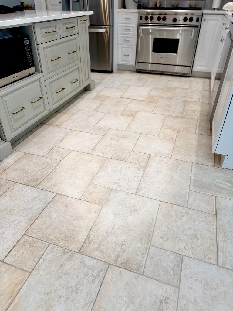 Cuisine céramique impeccable Rive-Sud - Nettoyage joints profond