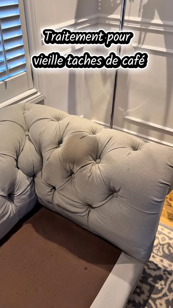 Aperçu de la vidéo : Nettoyage de divan avec tache de café | Résultat avant après